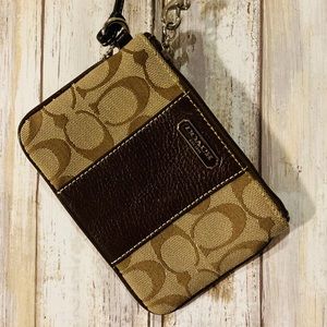 Excellent condition authentic cute Coach wristlet